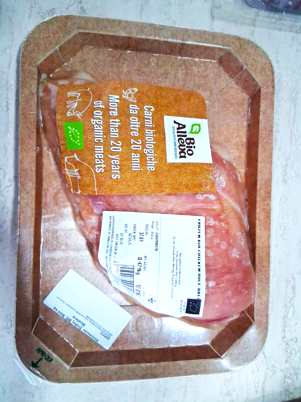 FROZEN BIO CHICKEN HALF BREAST
